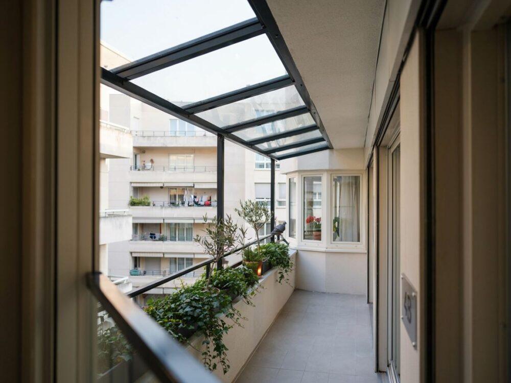Balcony z aluminiową konstrukcją