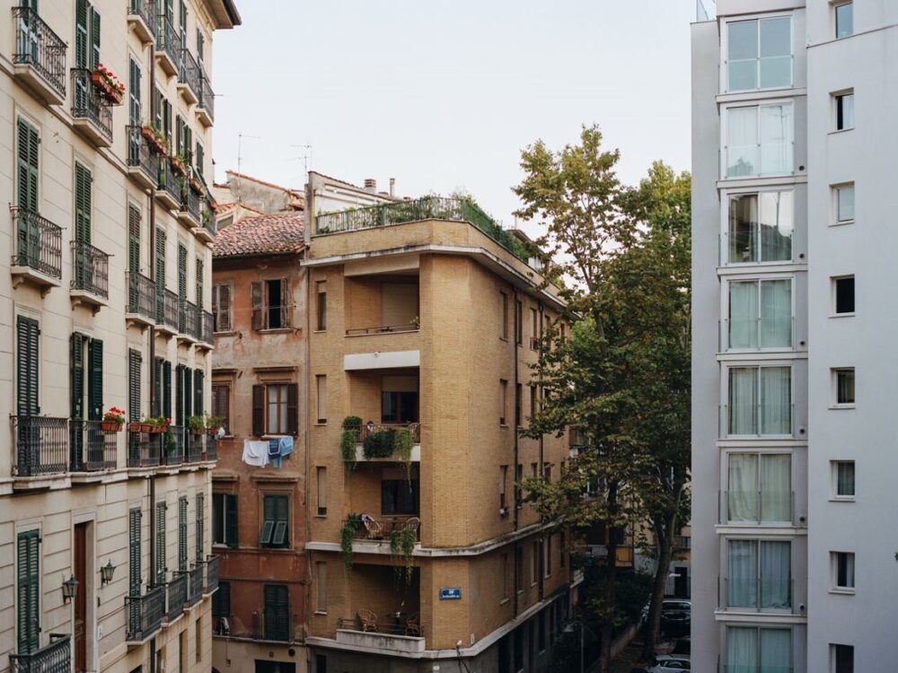 balkon z terenem zielonym