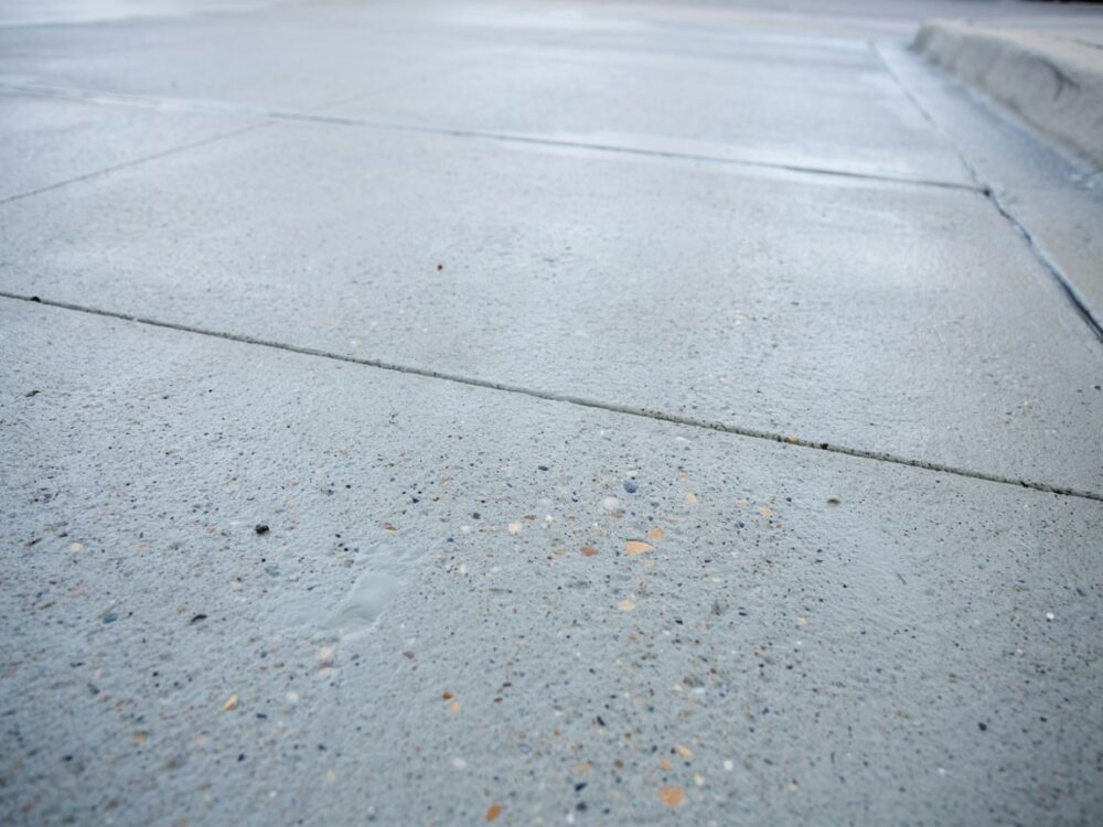 nakładanie warstwy ochronnej na beton