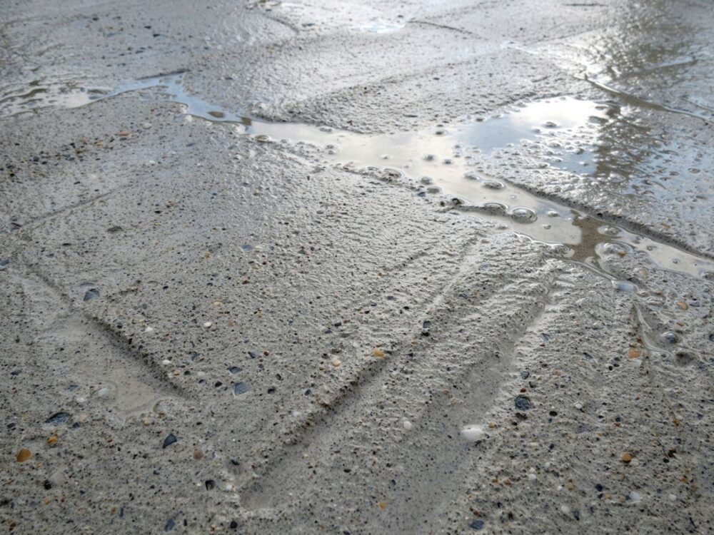 uszkodzony beton przez wodę